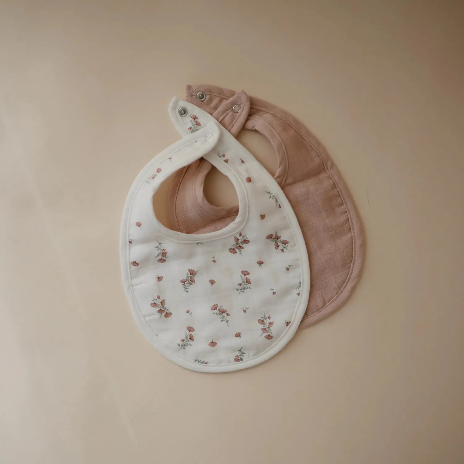 Mushie Face Masks> Muslin Bib Blush/Pink Floral