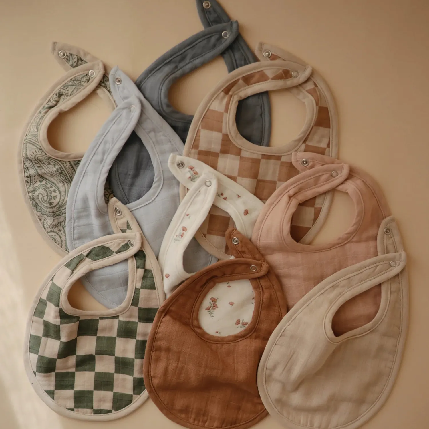 Mushie Face Masks> Muslin Bib Blush/Pink Floral