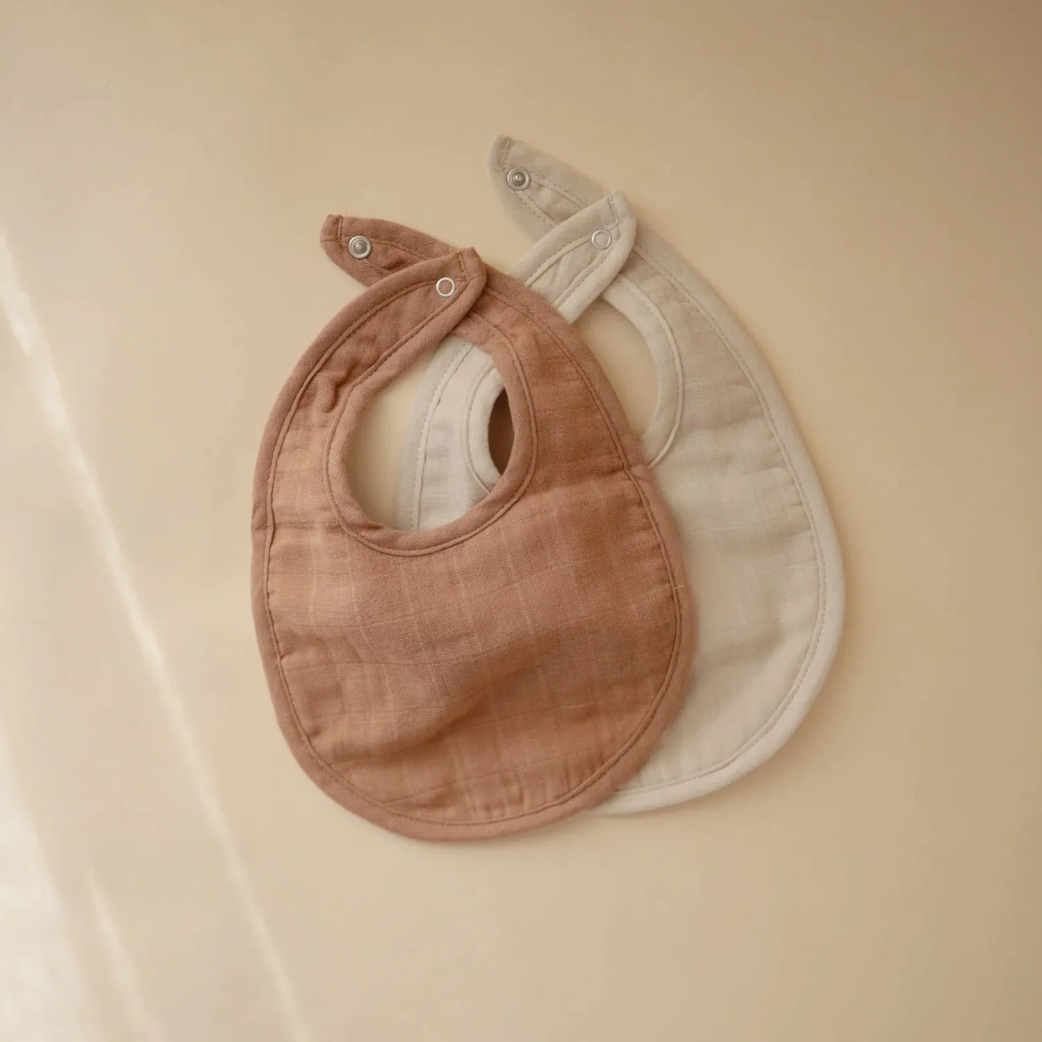 Mushie Face Masks> Muslin Bib Tan/Fog