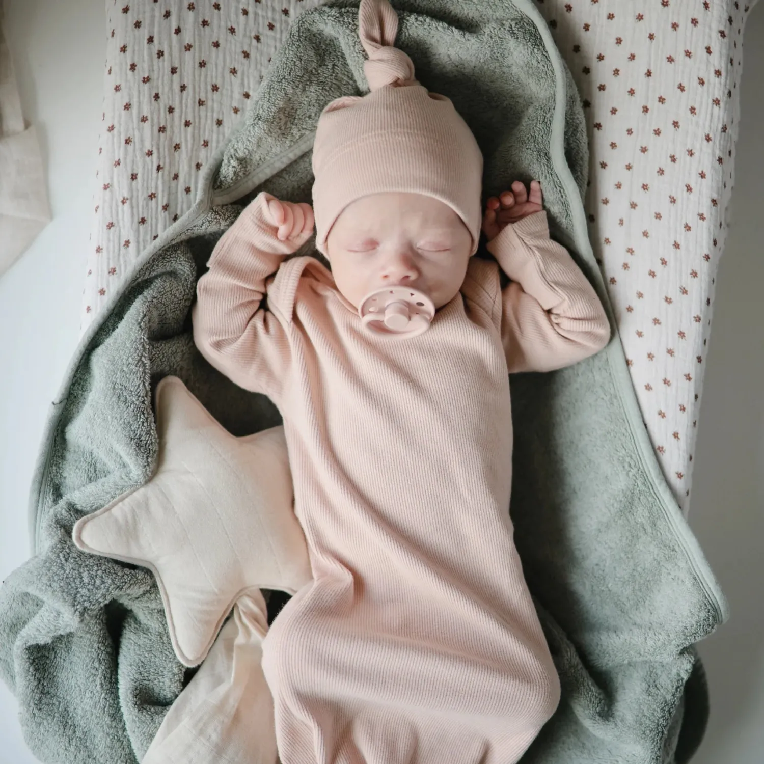 Mushie Face Masks> Organic Cotton Baby Hooded Towel (Moss)