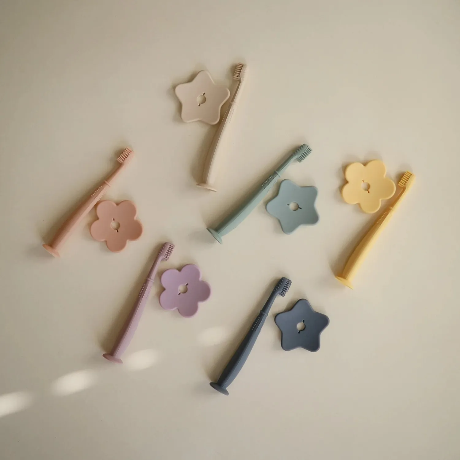 Mushie Face Masks> Star Training Toothbrush Shifting Sand