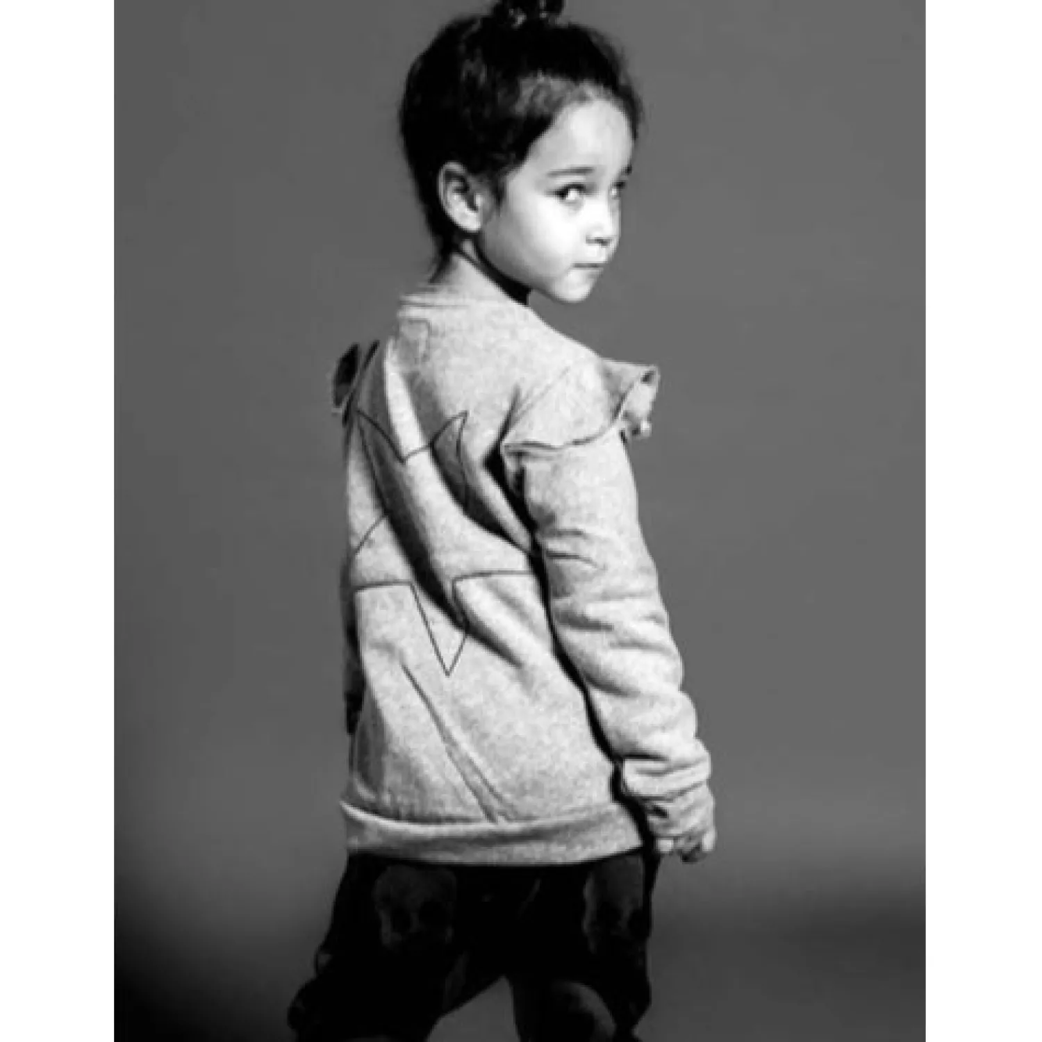 Nununu World Hoodies> Embroidered Star Sweatshirt Heather Grey